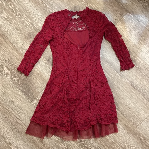 Francesca’s red lace dress - Picture 2 of 6